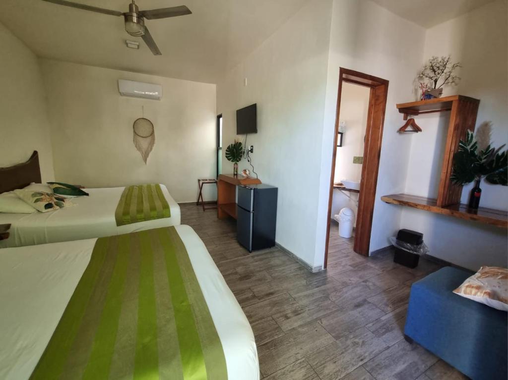 Postel nebo postele na pokoji v ubytování Hotel Brisas Bacalar