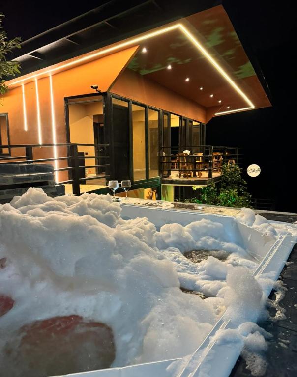 a bath tub covered in snow in front of a house at Tesoro Quimbaya IG quimbayacabana in La Florida
