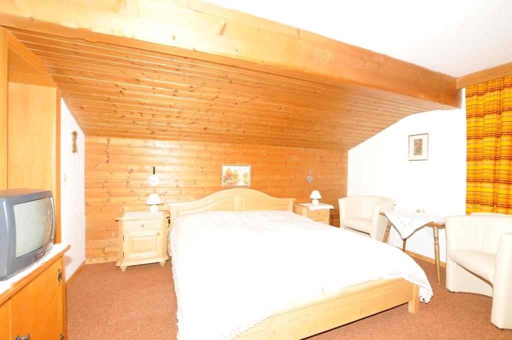 Postel nebo postele na pokoji v ubytování Frühstückspension & Appartements Eugenie