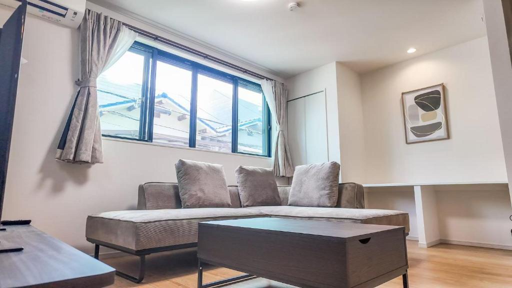 Posezení v ubytování Little Planet Kyobashi Osaka Castle park for eight people free parking