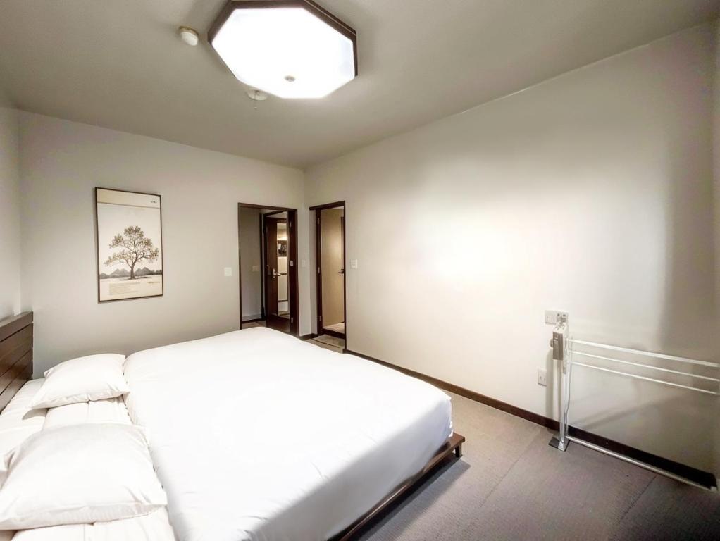 Postel nebo postele na pokoji v ubytování Wonderwall美好境界 日本苗場館