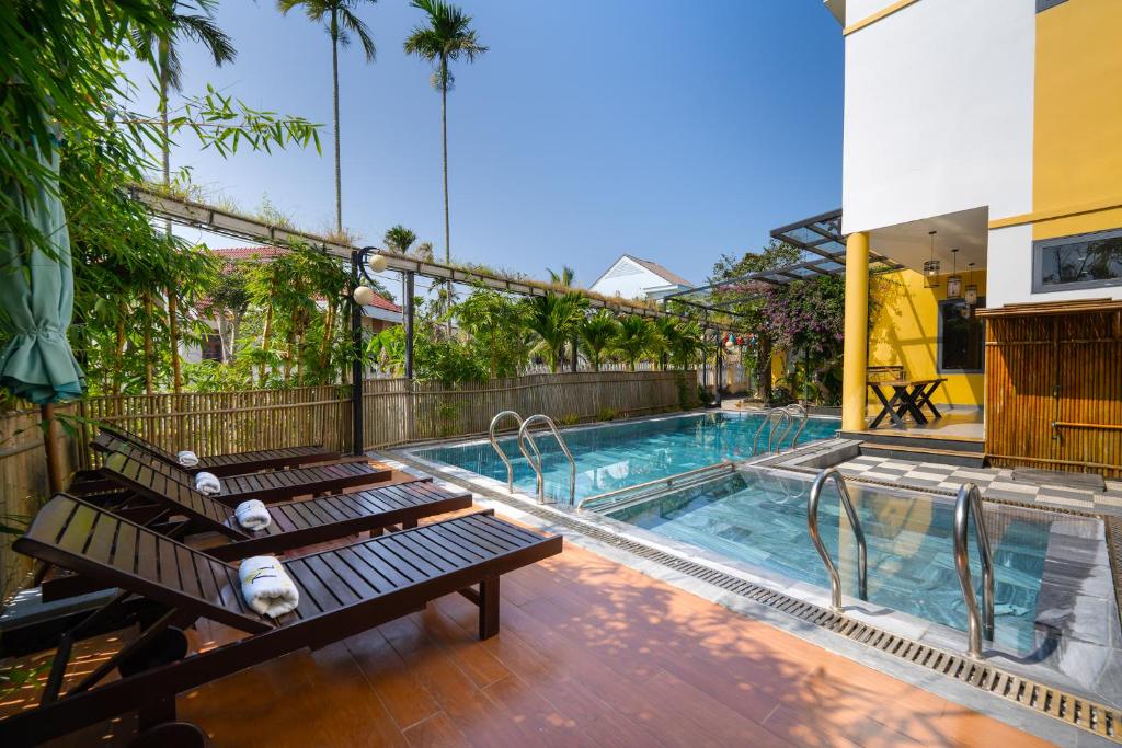 Bazén v ubytování The Lancelynk Boutique & Pool - Bar Hoi An nebo v jeho okolí