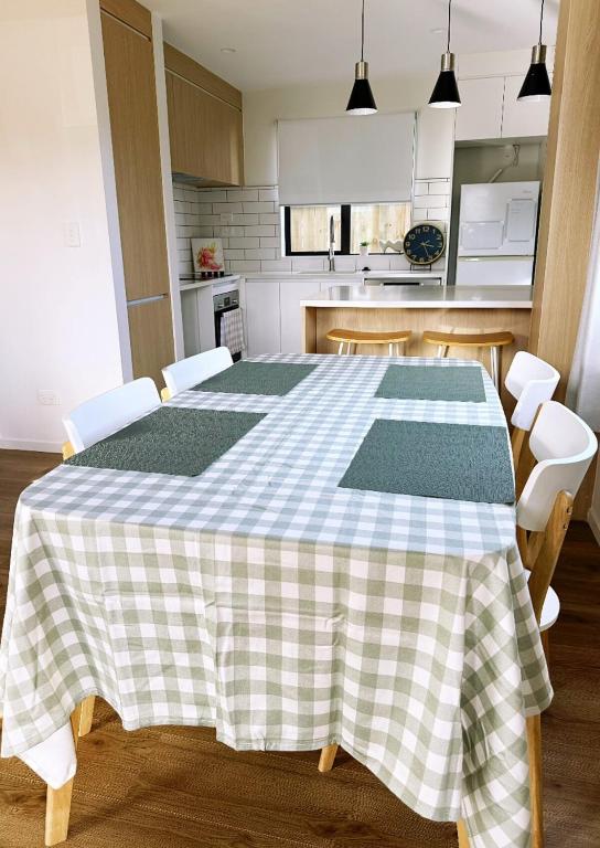 Close to New Lynn train station 3 bedroom townhouse - Resim 9