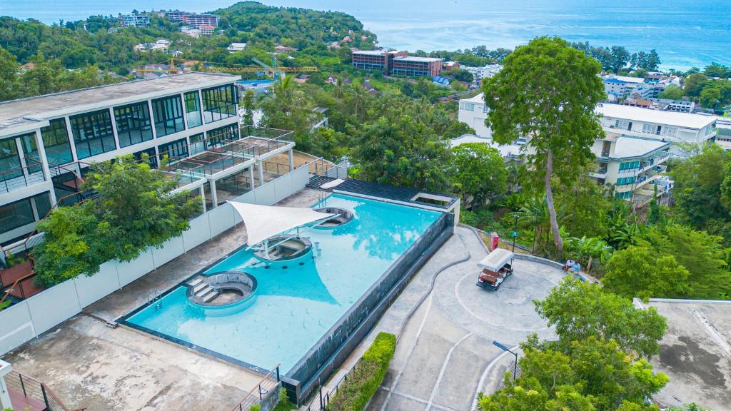 
Deluxe One-Bedroom Apartment
