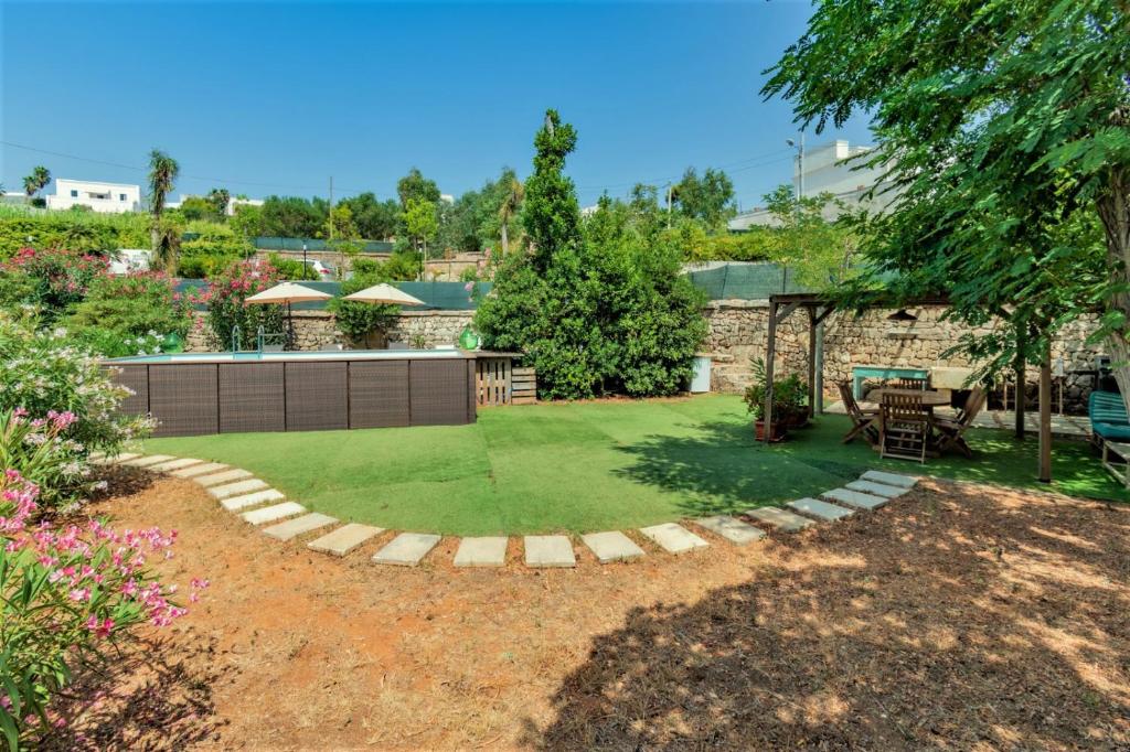 A garden outside Villa Lina