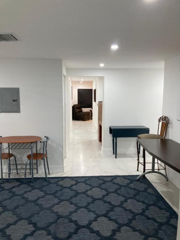 Fotografie z fotogalerie ubytování Exec Suites 7 min to Ocean v destinaci Pompano Beach