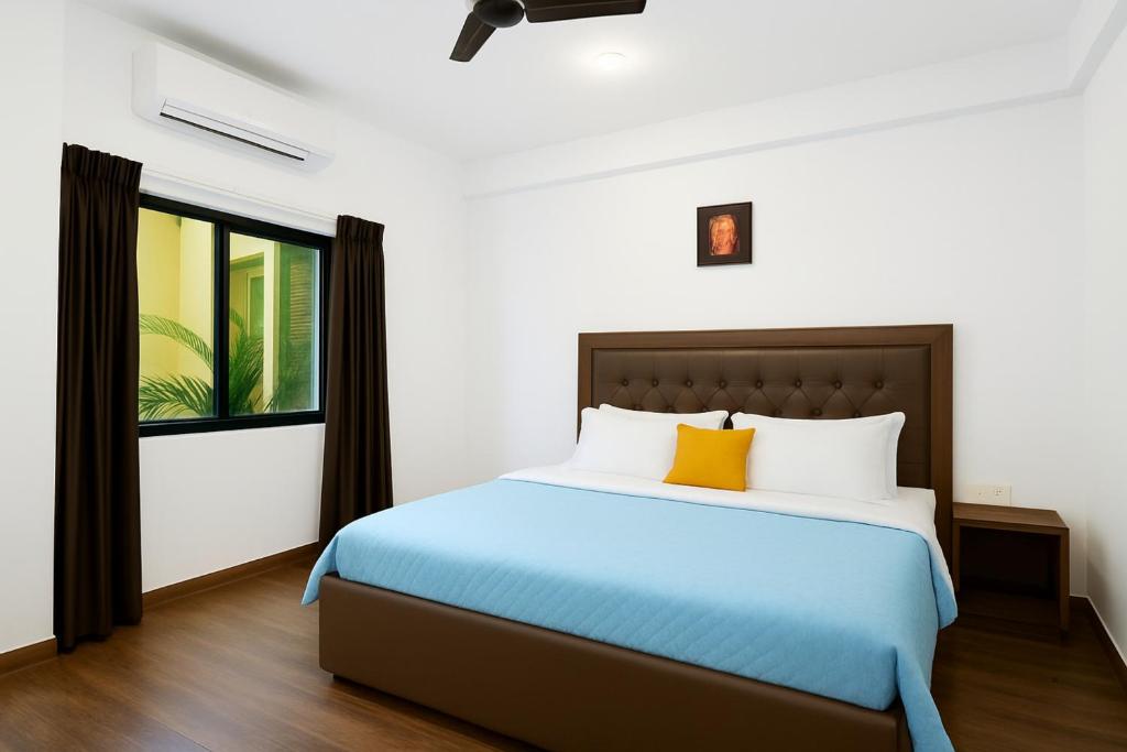 Postel nebo postele na pokoji v ubytování Hotel Calangute Beach Imperial