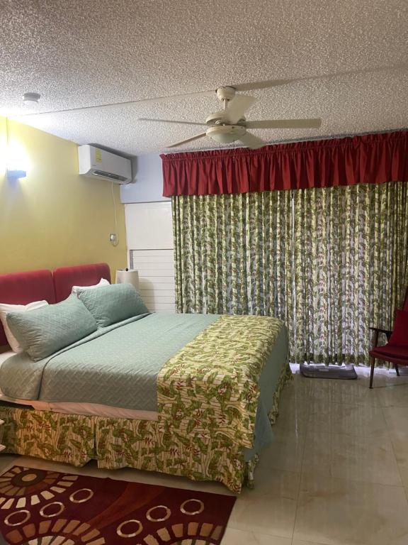 Postel nebo postele na pokoji v ubytování Chrisanns beach resorts