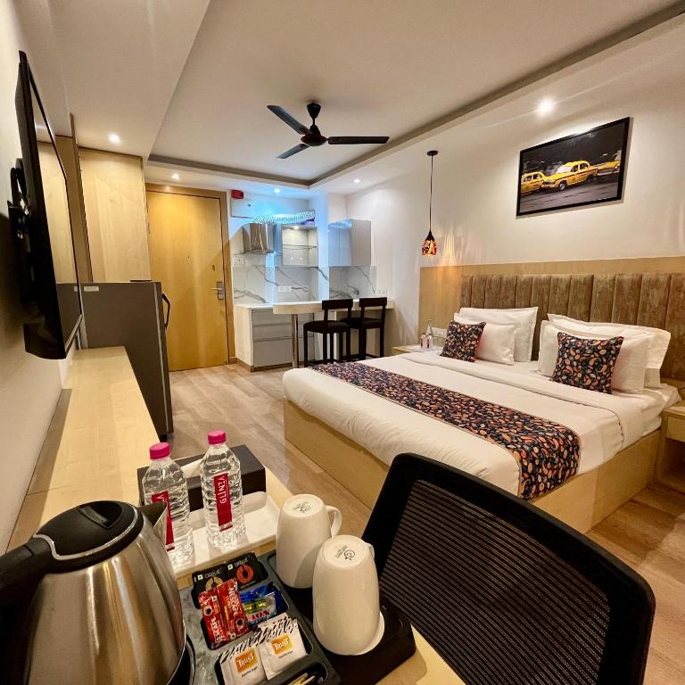 Postel nebo postele na pokoji v ubytování Diona Grand Hotel Jaipur