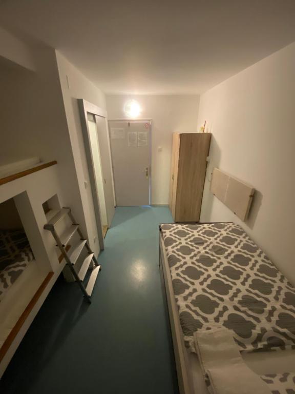 Accommodation with an experience!!! HOSTEL KANTUN Unlimited free coffee throughout your stay !!! - Triple Room