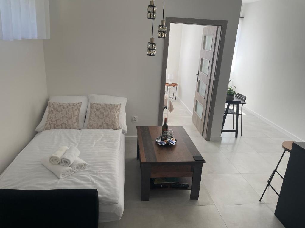 Postel nebo postele na pokoji v ubytování Apartmány Lily - Self Checkin - Parking - 40m2