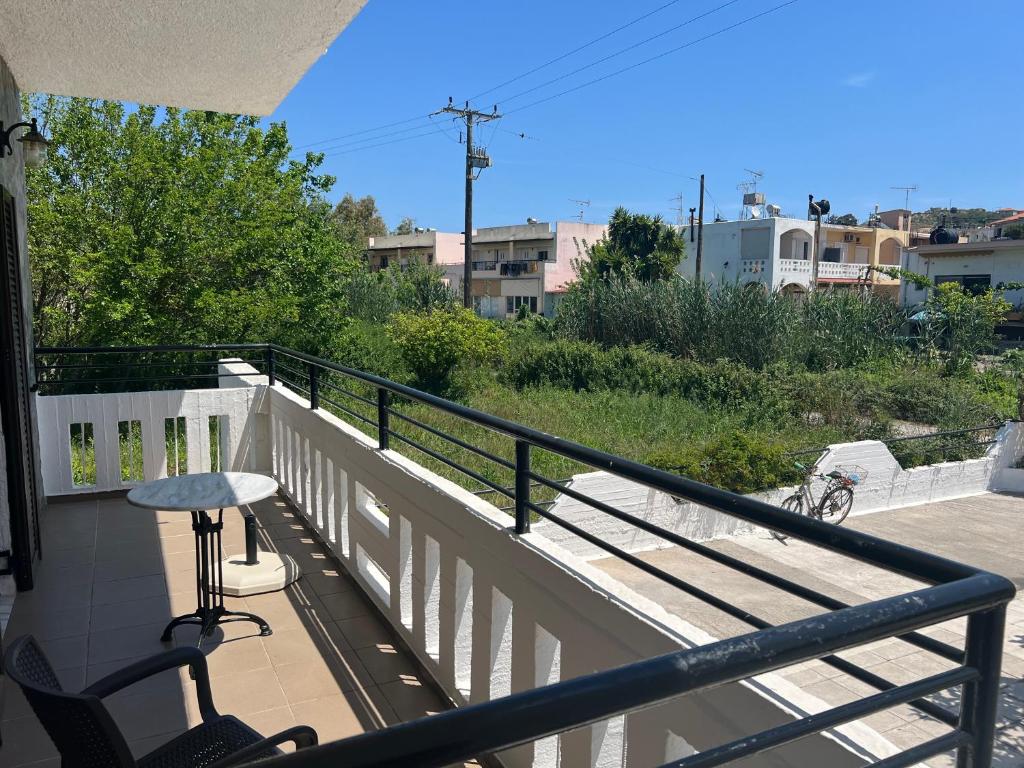 Balkón alebo terasa v ubytovaní Zourpos Studios & Apartments