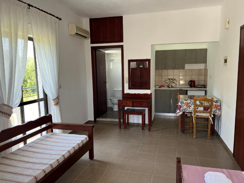 Kuchyňa alebo kuchynka v ubytovaní Zourpos Studios & Apartments
