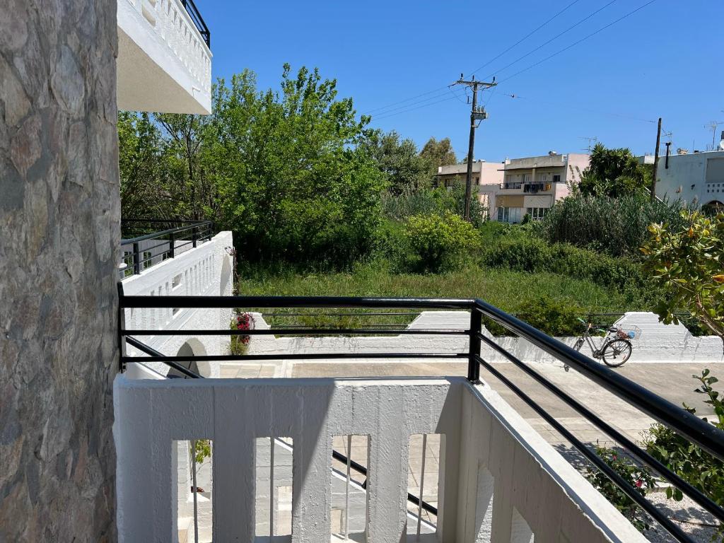 Balkón alebo terasa v ubytovaní Zourpos Studios & Apartments