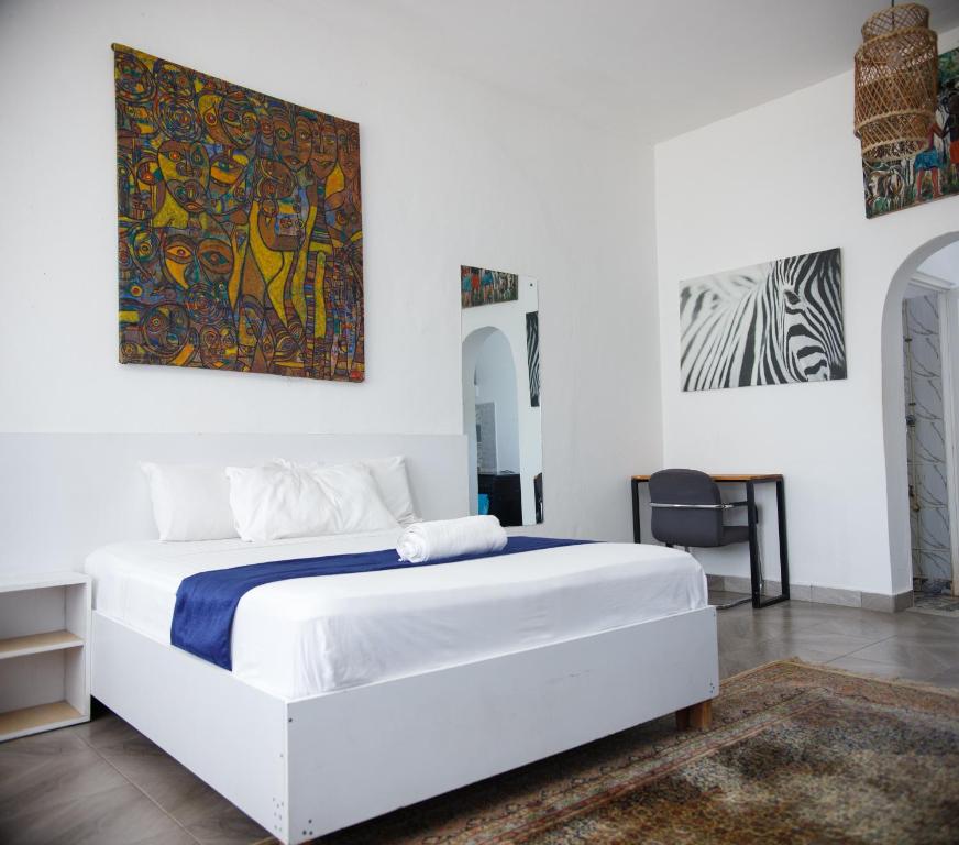 Ένα ή περισσότερα κρεβάτια σε δωμάτιο στο Casa Sira Nyali links road studio apartment