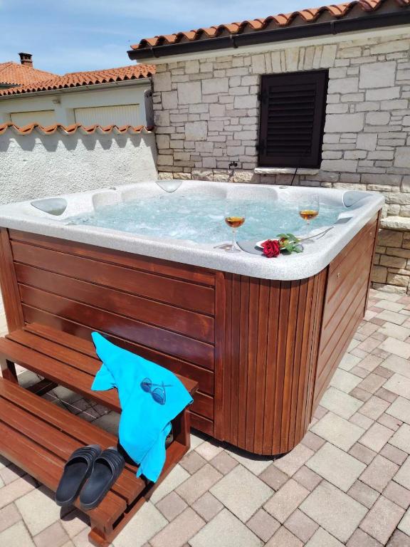 Fotografia z galérie ubytovania Apartman Matija Rebići- Cozy getaway with jacuzzi & kid's playground v destinácii Rebići