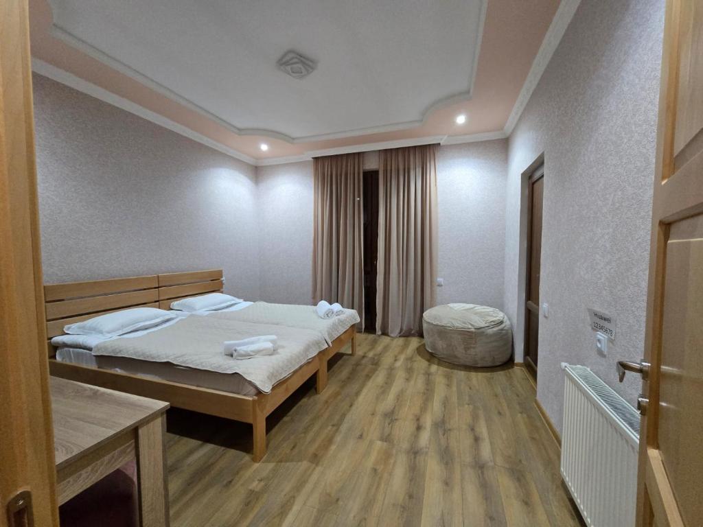 Postel nebo postele na pokoji v ubytování Mishgu Qor