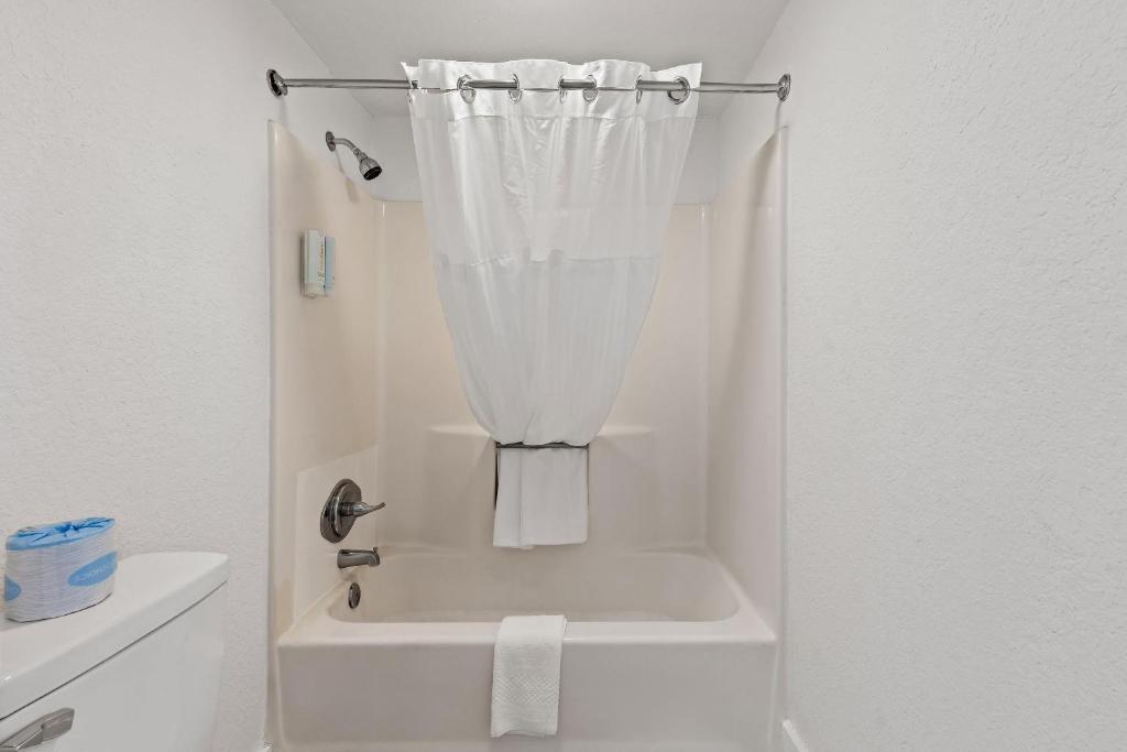 Koupelna v ubytování Econo Lodge