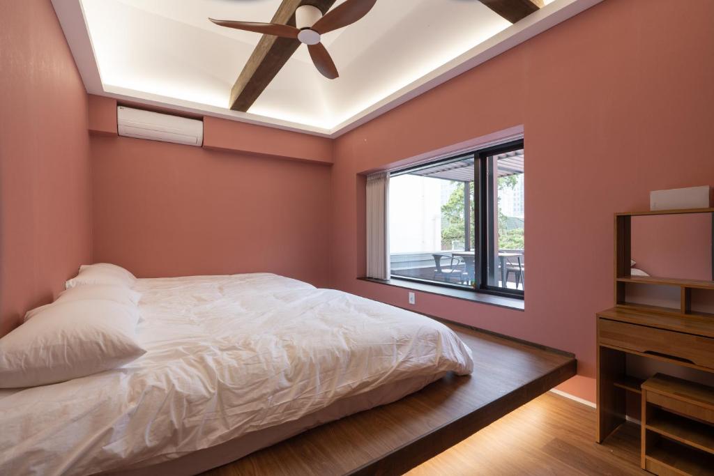 Ein Bett oder Betten in einem Zimmer der Unterkunft Boro Hanok Hostel in Myeongdong