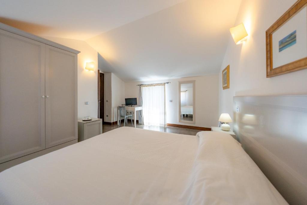 Albergo Residenziale La Corte - Quadruple Room With Balcony