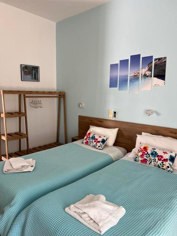 Ένα ή περισσότερα κρεβάτια σε δωμάτιο στο Milos Alexandra Studio