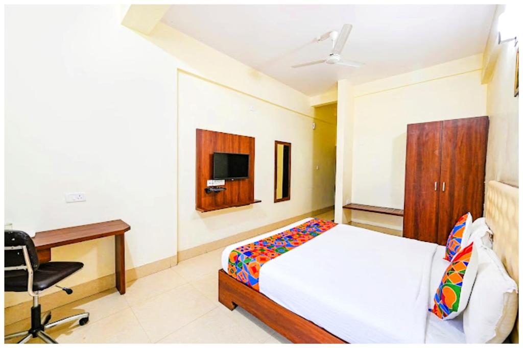 Postel nebo postele na pokoji v ubytování Hotel Triple Tree Near Bhubaneswar Railway Station - Lift and Restaurant Facilities - Fully Air Conditioning Rooms - Top Rated Hotel In Bhubaneswar