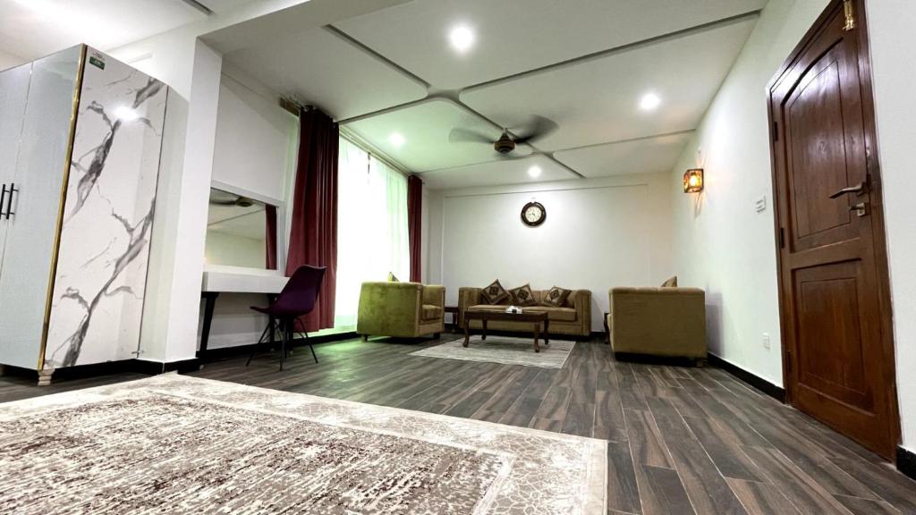 Posezení v ubytování Harriot Hotel Skardu