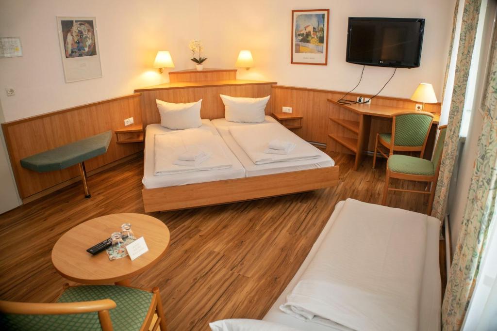 Postel nebo postele na pokoji v ubytování Hotel Möve garni
