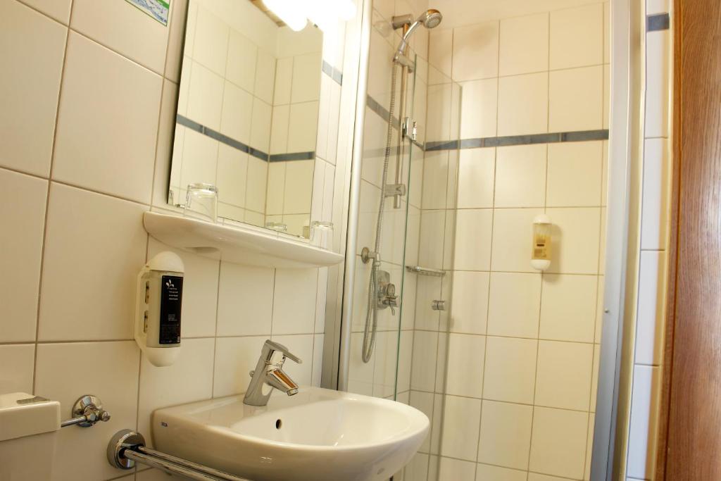 Koupelna v ubytování Hotel Möve garni
