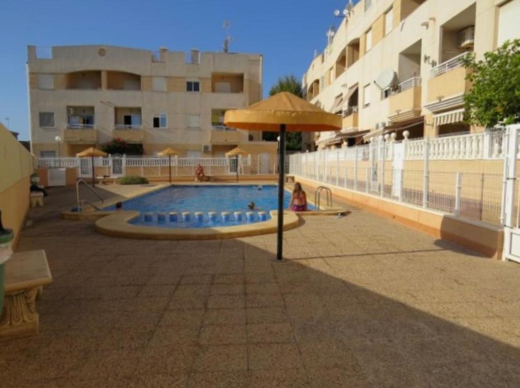 Bazén v ubytovaní Elegant apartment in Torrevieja with shared pool alebo v jeho blízkosti