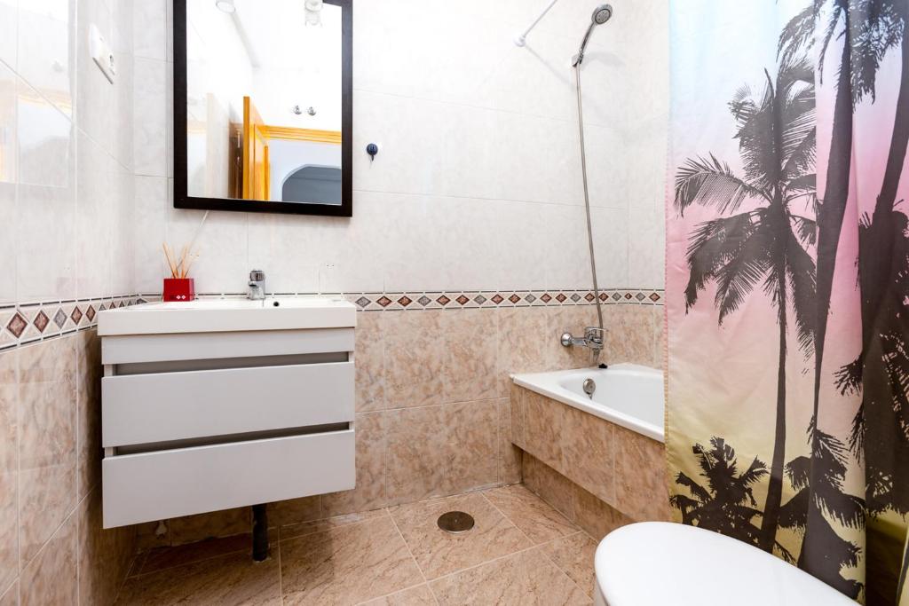 Kúpeľňa v ubytovaní Elegant apartment in Torrevieja with shared pool