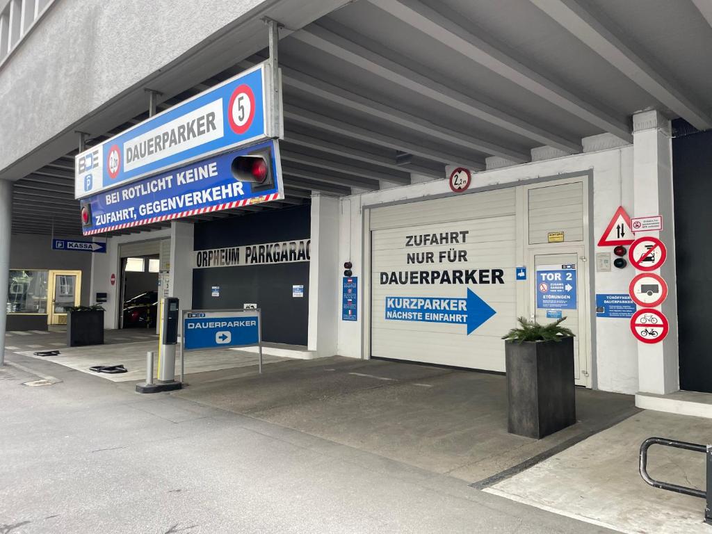 APSTAY City Center Deluxe | FREE Parking | Self Check-in - Resim 20