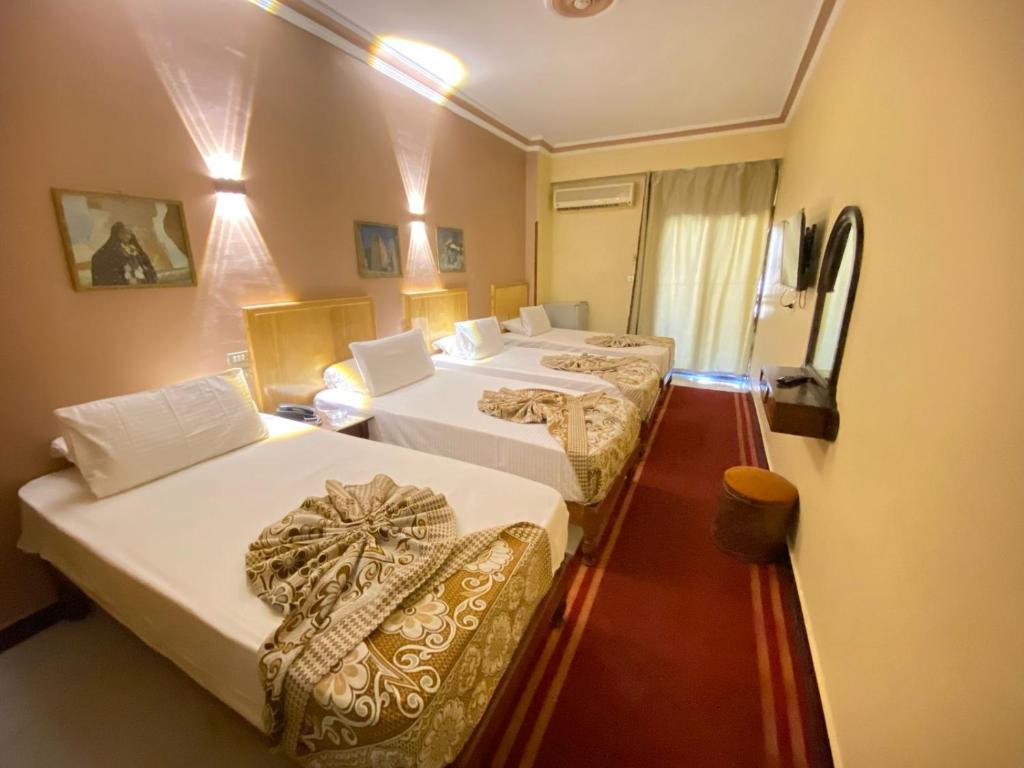 Postel nebo postele na pokoji v ubytování Shady Hotel Luxor