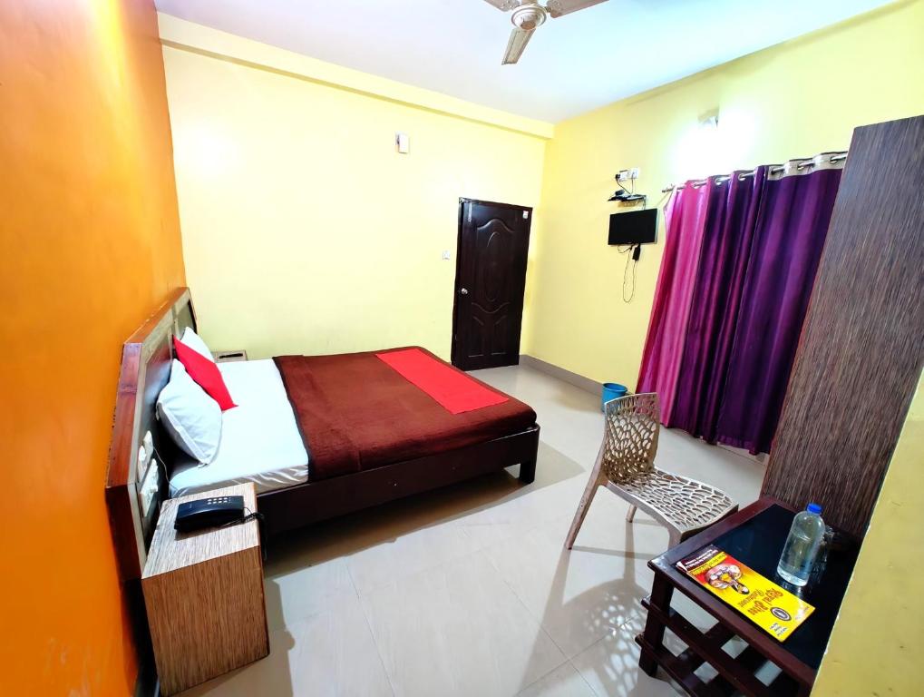 Postel nebo postele na pokoji v ubytování Hotel Dttoo Puri Near Sea Beach And Jagannath Temple - Fully Air Conditioned - Good and Spacious Room - Excellent Customer Service Awarded - Best Seller