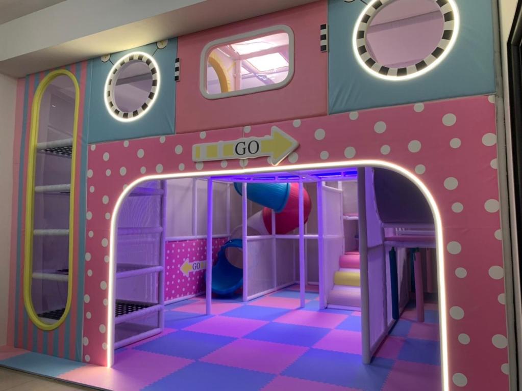 a pink and purple room with a barbie house at Six Children in Gongguan