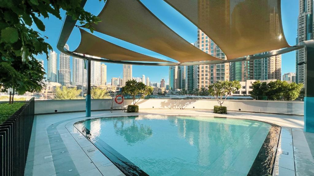 Bazén v ubytování Grande Signature by Emaar! Amazing Pool, Gym and Location! nebo v jeho okolí