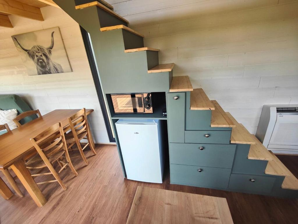 Kuchyň nebo kuchyňský kout v ubytování Tiny House Le Petit Nid du Pré