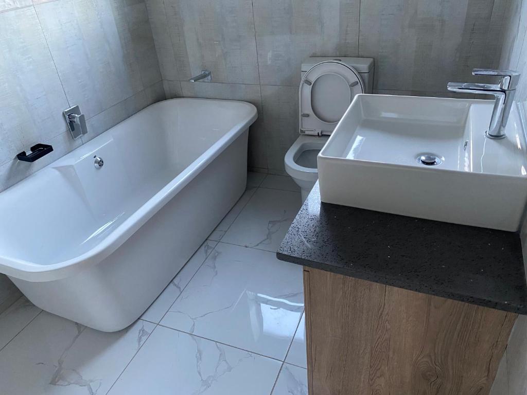 Phòng tắm tại 36 on EAGLE DRIVE