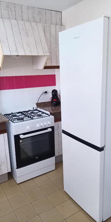 A kitchen or kitchenette at Dora Prado Mar II
