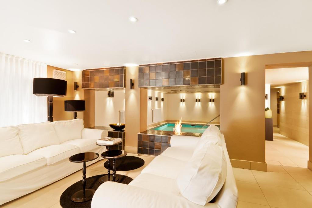 TV a/nebo společenská místnost v ubytování Hotel zum Taufstein