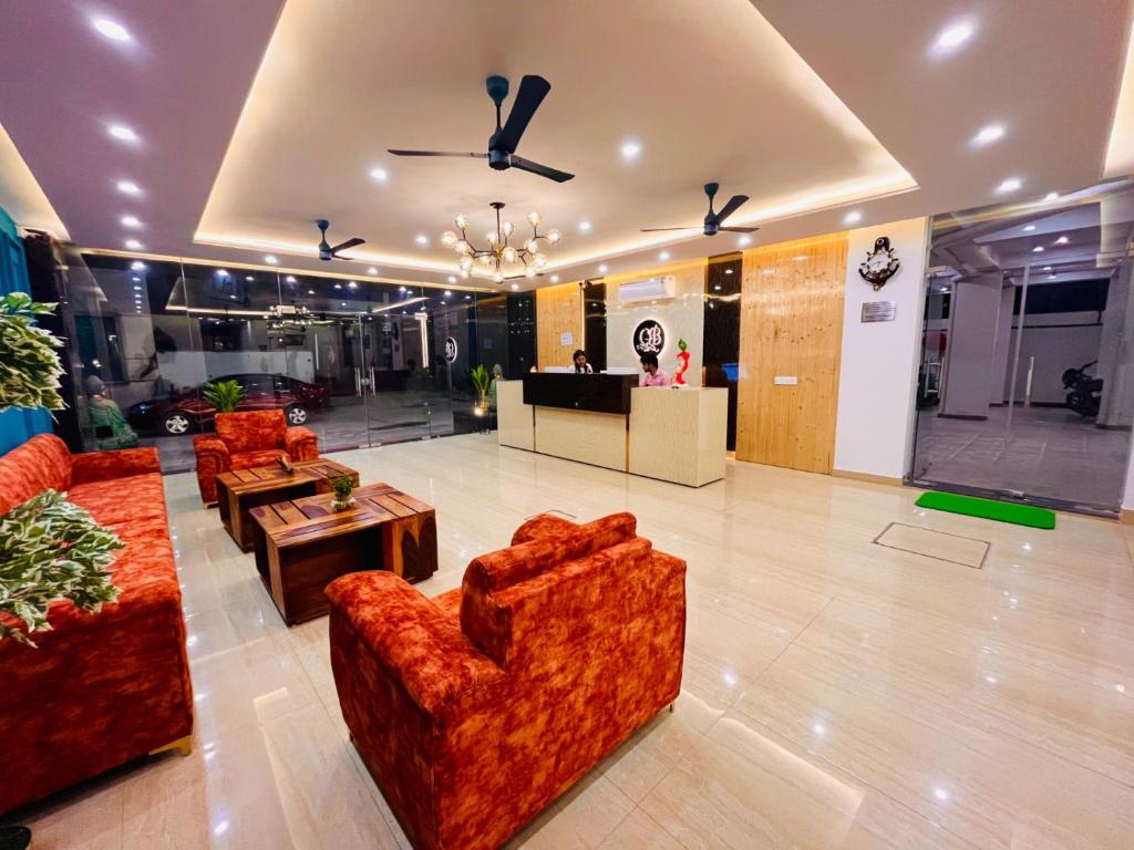 Posezení v ubytování Hotel Ganges, Lavish & Luxury Stay On Rishikesh Road, Haridwar