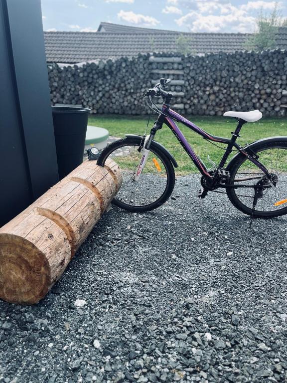 Jízda na kole v ubytování nádech - glamping ubytování na statku nebo okolí
