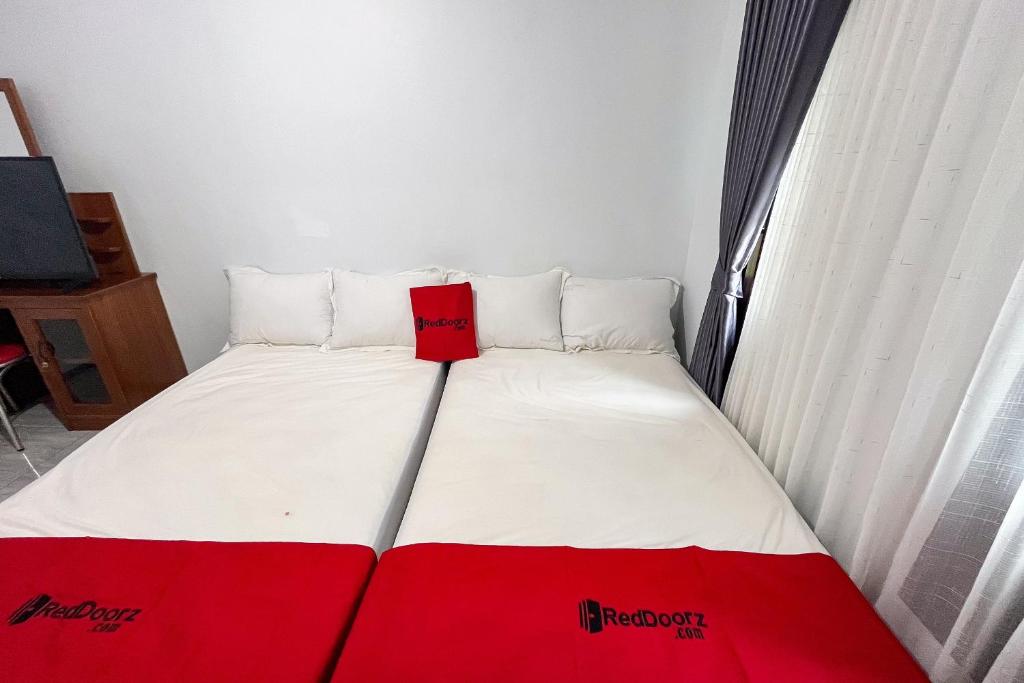 RedDoorz at Mbak Tinem Near Bandara Lubuk Linggau - Habitación Doble Deluxe