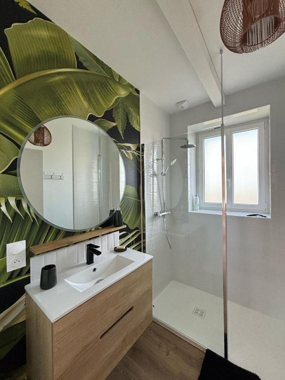 Kúpeľňa v ubytovaní Maison de Kerangall Brest appartement jardin et parking