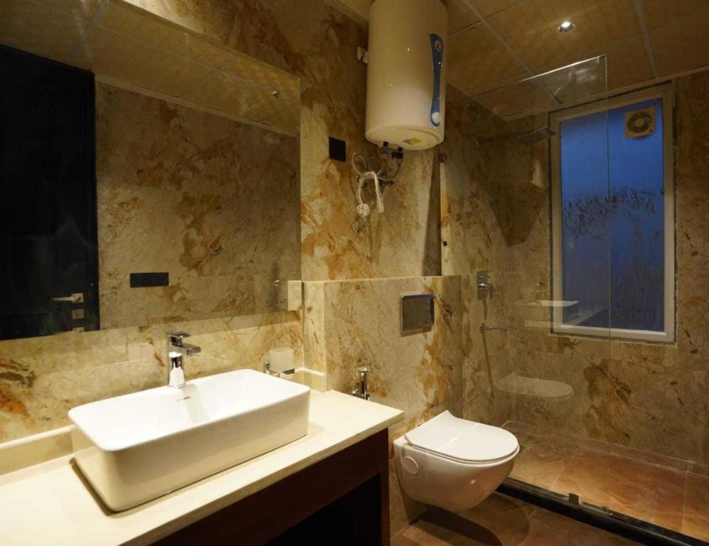 Koupelna v ubytování Hotel Grand Marina
