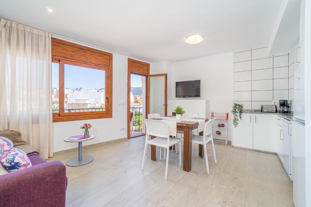 Apart-rent Apartamento Av Rhode 2º 2007 cerca de la playa con parking y wifi