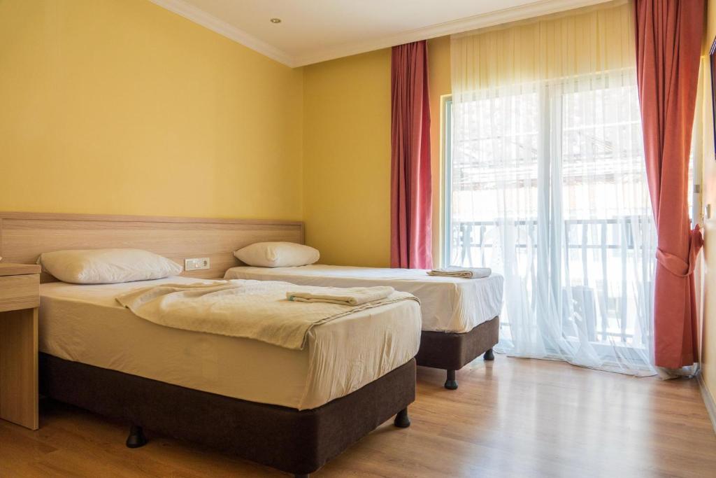 Postel nebo postele na pokoji v ubytování Magic Tulip Beach Hotel