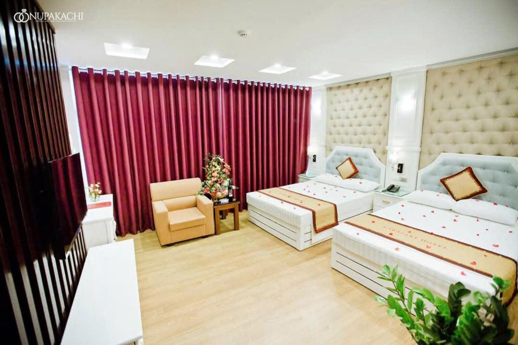 Postel nebo postele na pokoji v ubytování Kawasaki Hotel Cầu Giấy