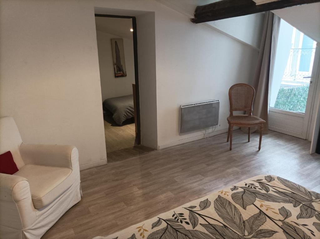 Posedenie v ubytovaní "Côté Cour"-Meublé de Tourisme 3 étoiles -Résidence "Les Logis de Béziers"-Garage optionnel-Cœur de ville-Plages à 16km !