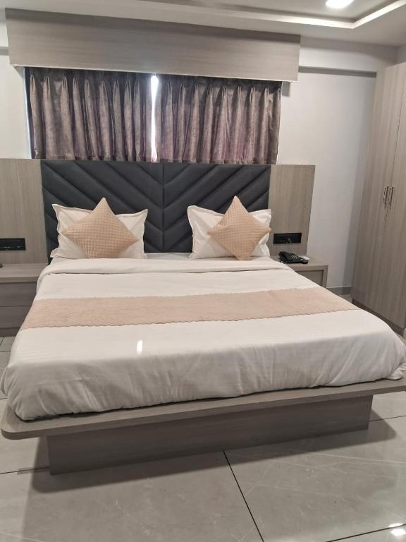 Postel nebo postele na pokoji v ubytování Hotel Metro Inn